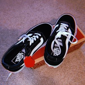 Black Vans Old Skool Sneaker 6.5